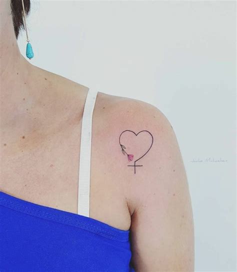 tatuajes en el hombro para mujer|tatuajes cruz para los hombros.